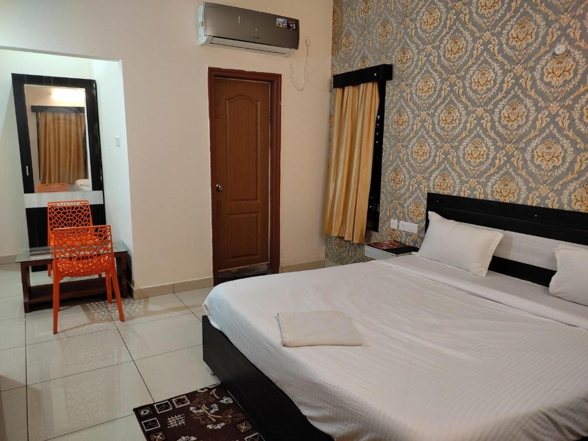 Goroomgo Blue Bell Bhubaneswar - Well Decorated Room -Wifi And Parking Facilities Available Bagian luar foto