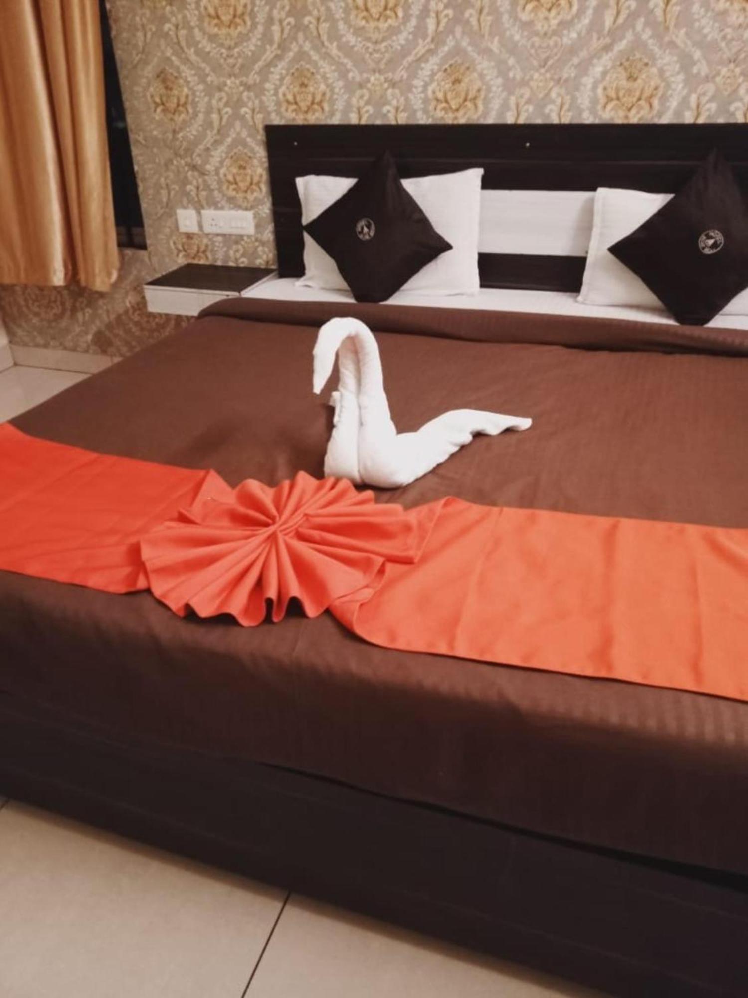 Goroomgo Blue Bell Bhubaneswar - Well Decorated Room -Wifi And Parking Facilities Available Bagian luar foto