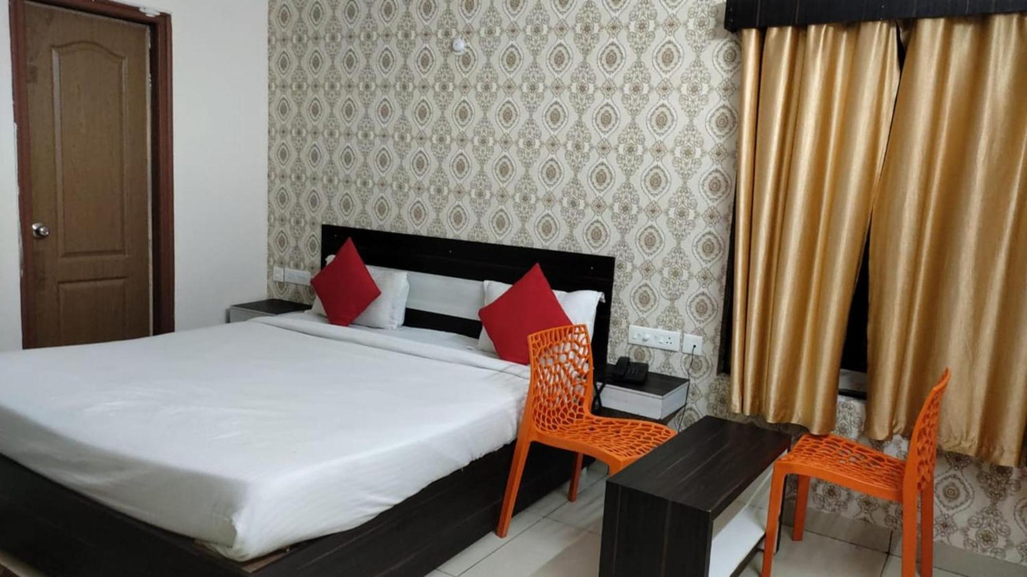 Goroomgo Blue Bell Bhubaneswar - Well Decorated Room -Wifi And Parking Facilities Available Bagian luar foto