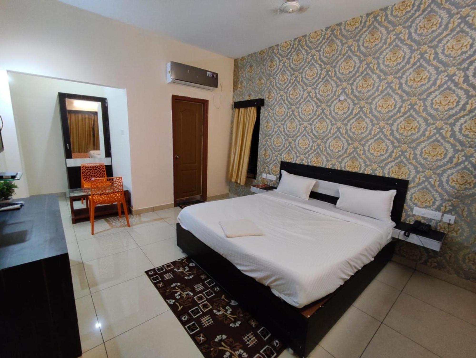 Goroomgo Blue Bell Bhubaneswar - Well Decorated Room -Wifi And Parking Facilities Available Bagian luar foto