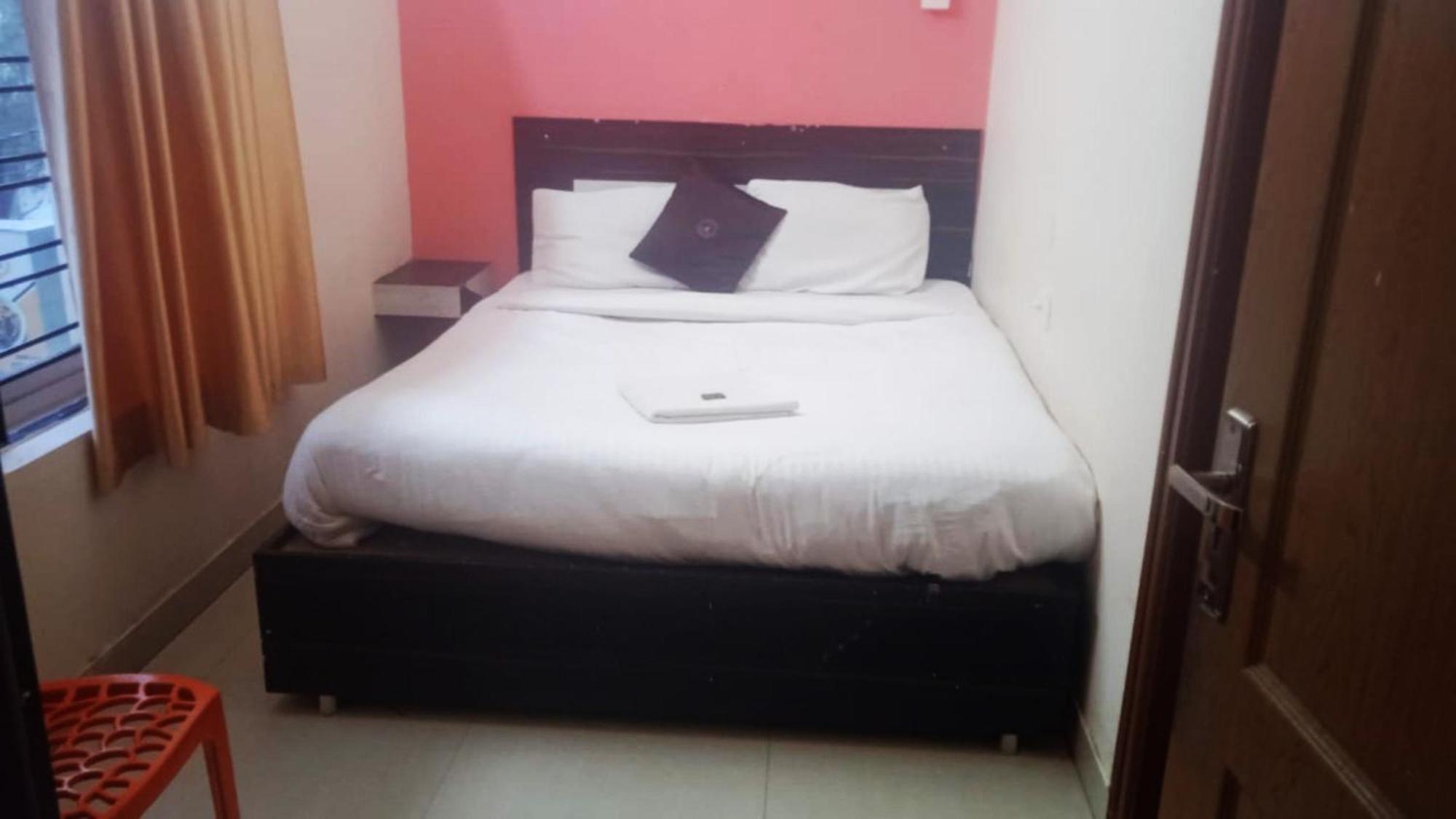 Goroomgo Blue Bell Bhubaneswar - Well Decorated Room -Wifi And Parking Facilities Available Bagian luar foto